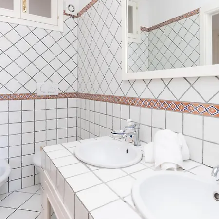 Apartman Realty Holidays Pinnidys House *